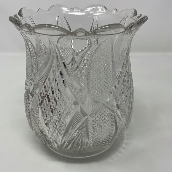 Vintage Early American Pressed Glass biscuit jar- without lid - Picture 3 of 10